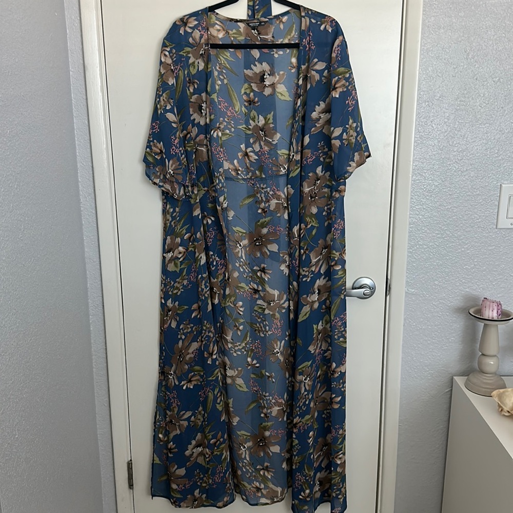 Blue Floral Short-Sleeve Kimono
